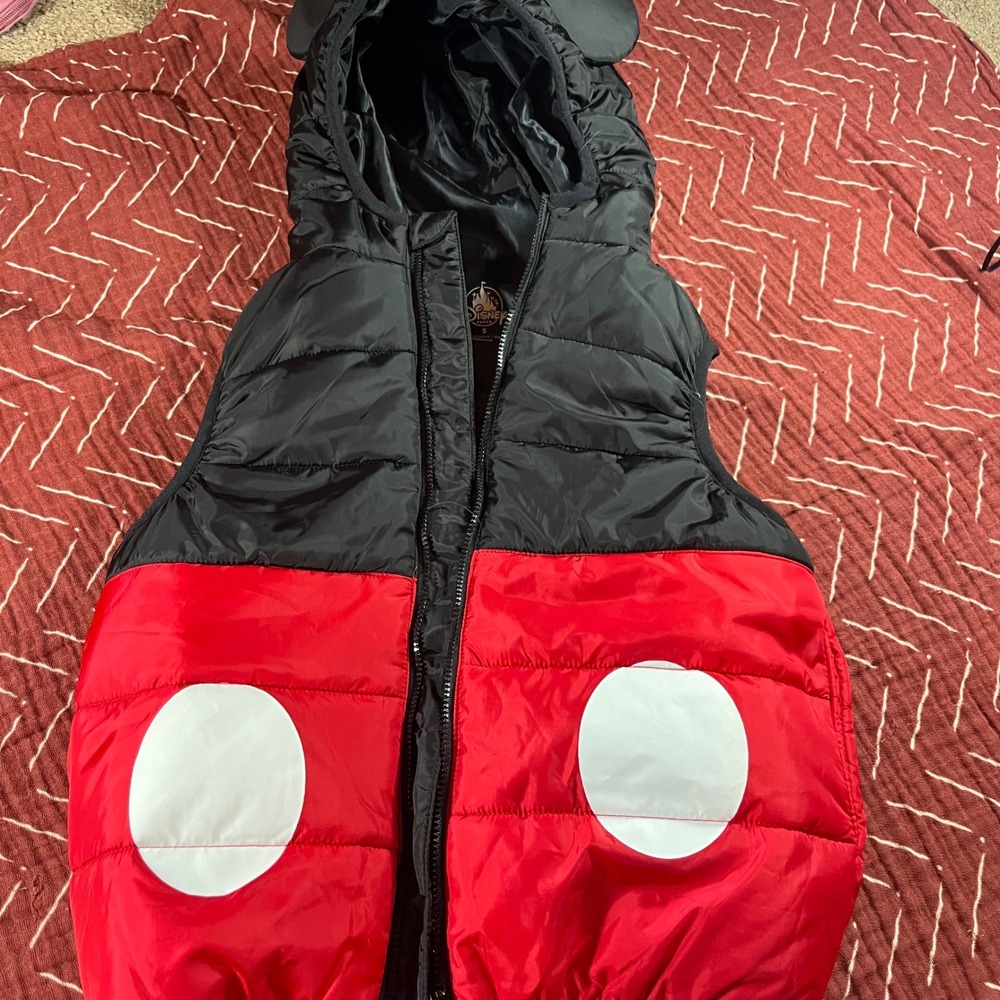 Disney Parks Mickey Mouse Black &Red Puffer Quilted Hooded‎ Ears Size S Kids
